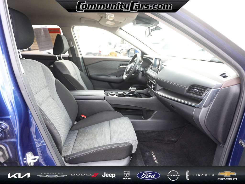 Used 2023 Nissan Rogue SV image 21