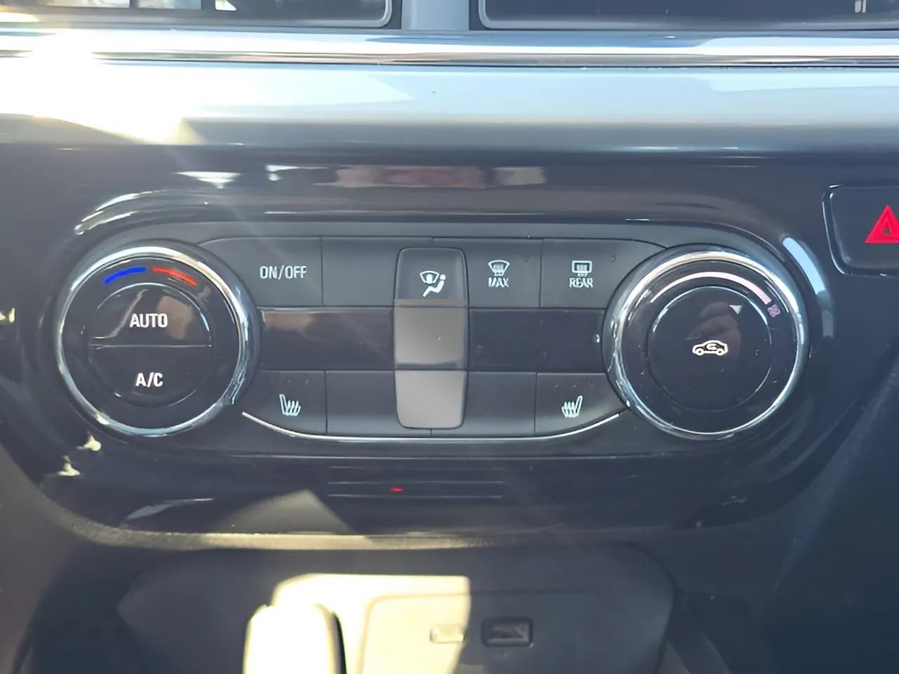 Used 2025 Chevrolet Trax LT w/ Driver Confidence Package image 29