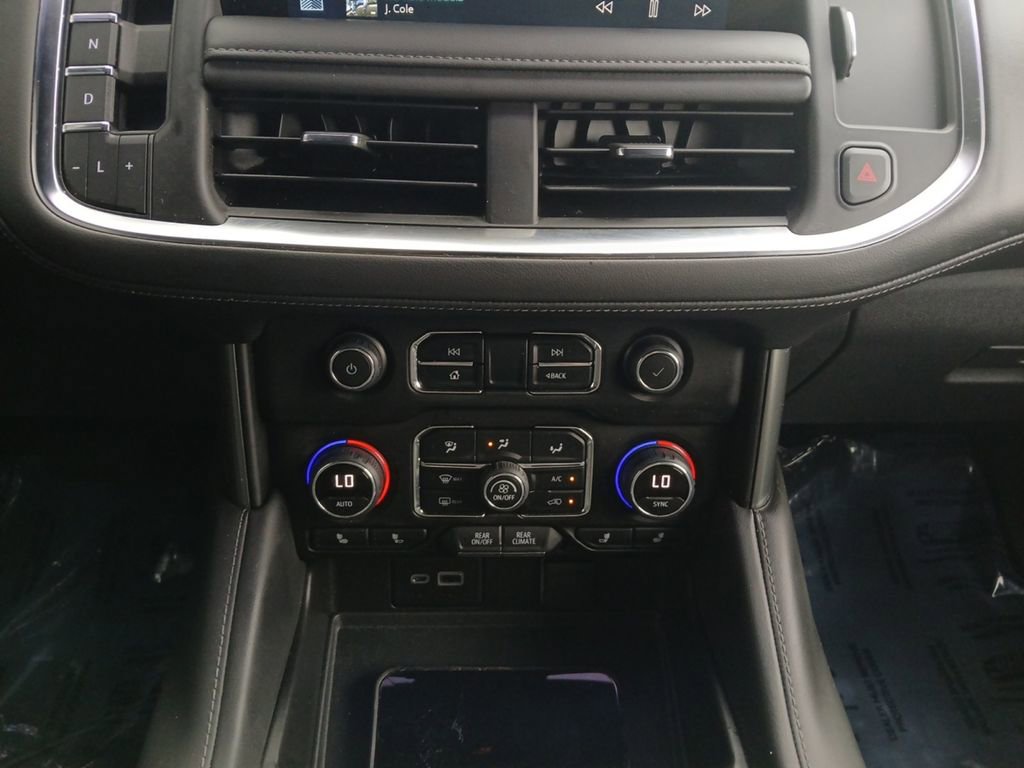 Used 2022 Chevrolet Tahoe Z71 w/ Luxury Package image 3