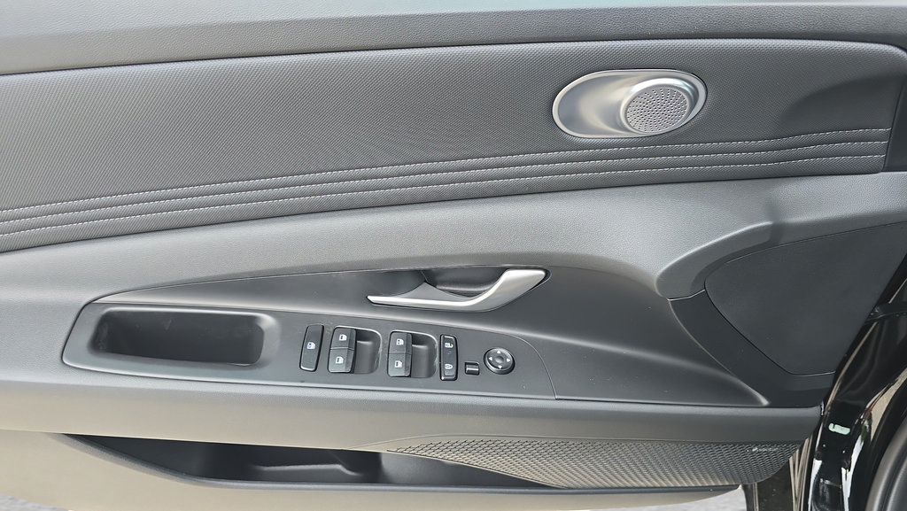 New 2026 Hyundai Elantra Limited FWD image 16