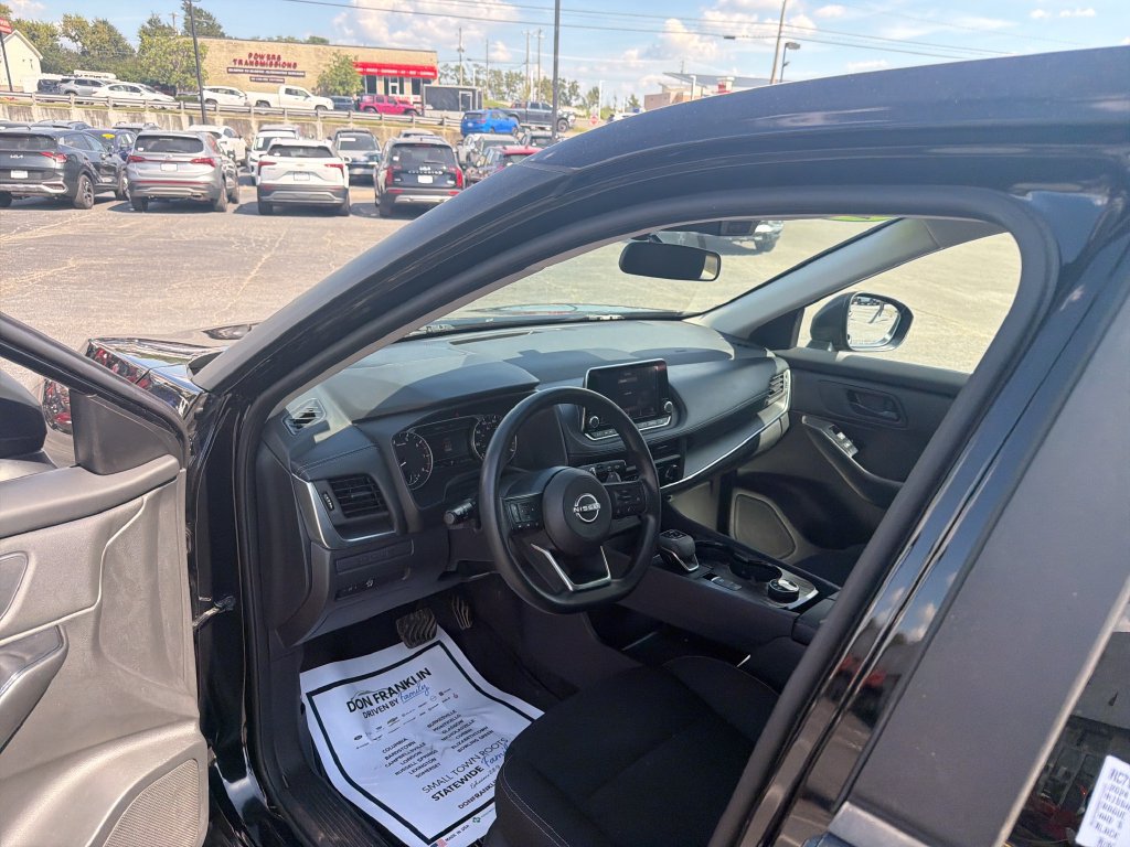 Used 2024 Nissan Rogue S AWD/4WD image 16