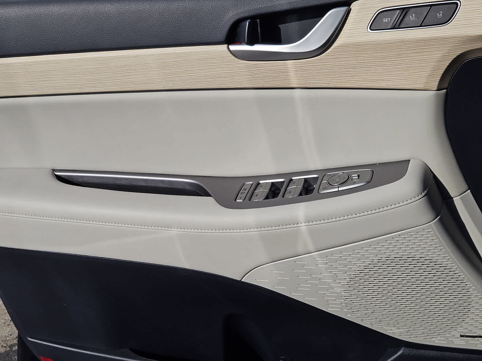 Used 2025 Hyundai Palisade Limited FWD image 21