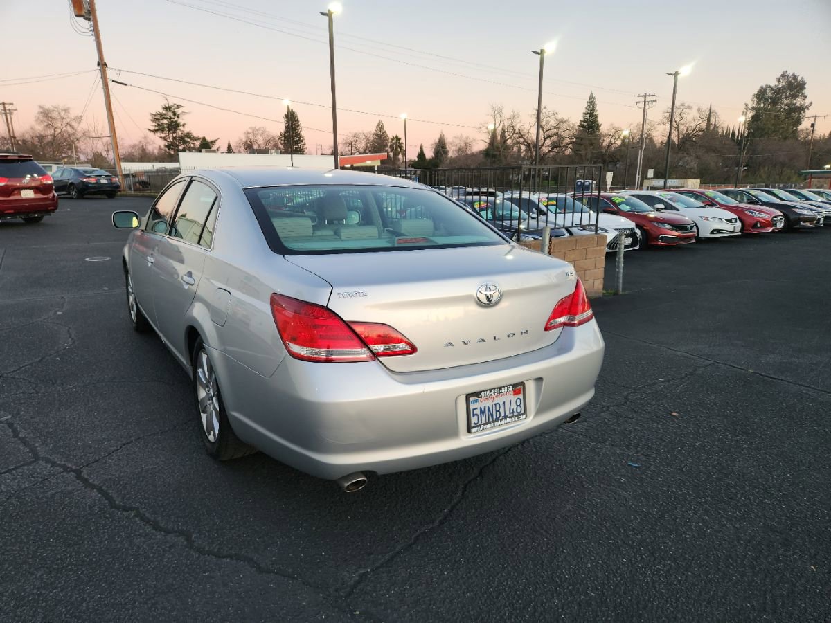Used 2005 Toyota Avalon XLS image 3