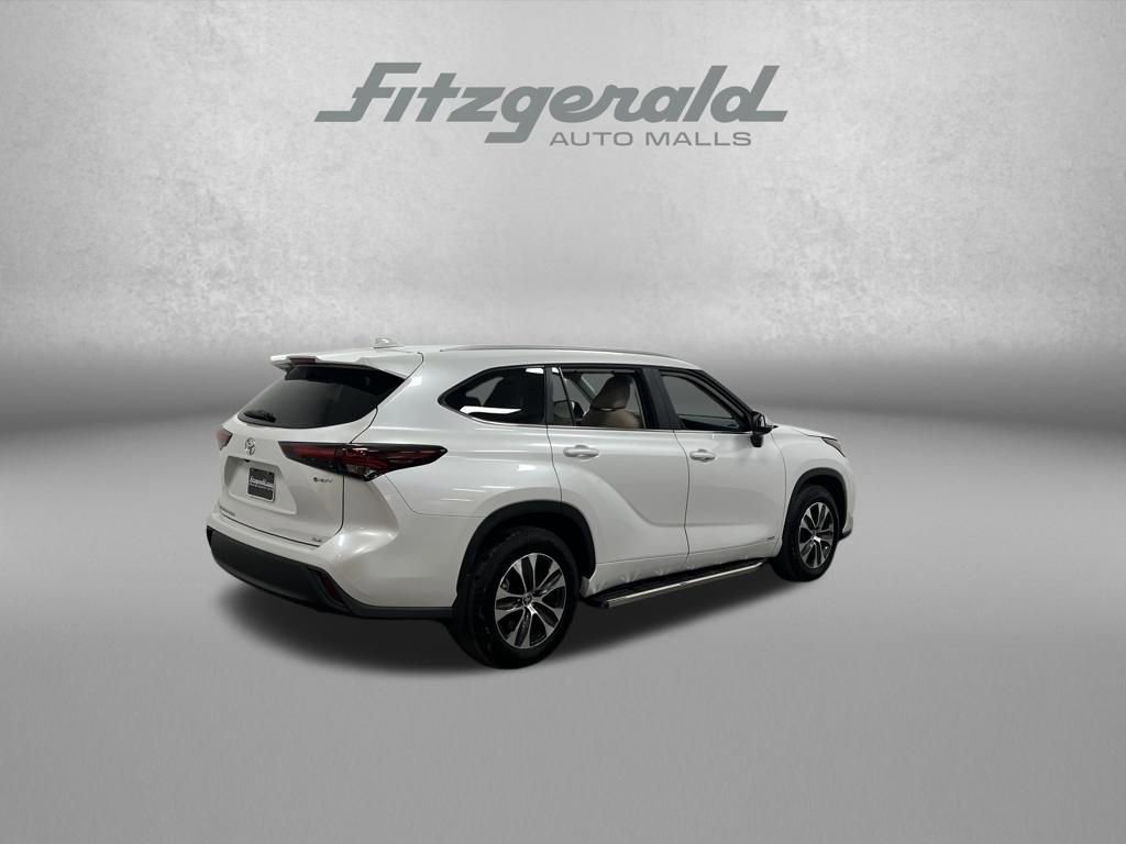 Used 2025 Toyota Highlander XLE image 6