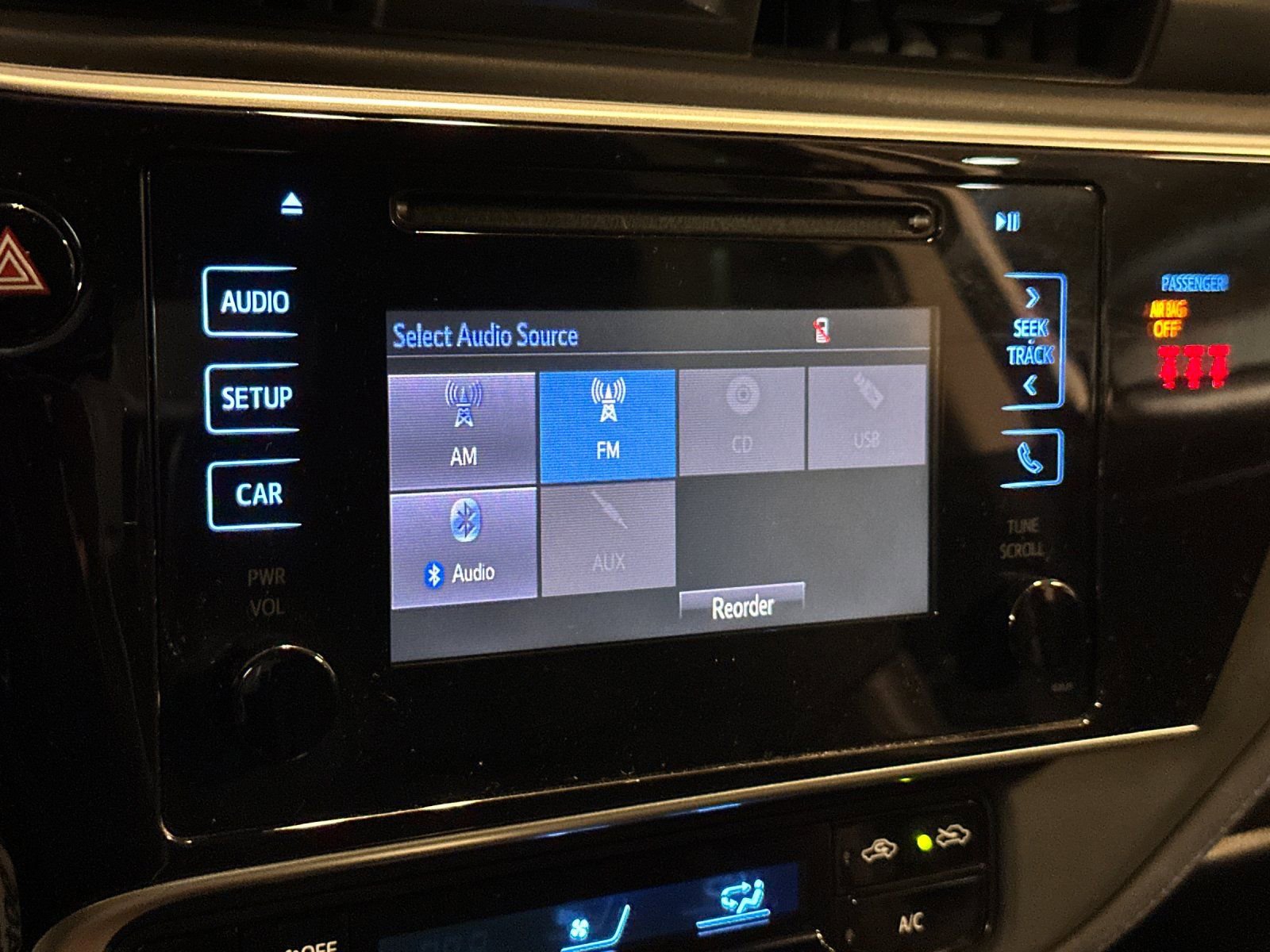 Used 2019 Toyota Corolla SE w/ Carpet Mat Package (TMS) FWD image 16