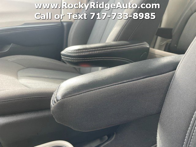 Used 2023 Chrysler Voyager LX image 14