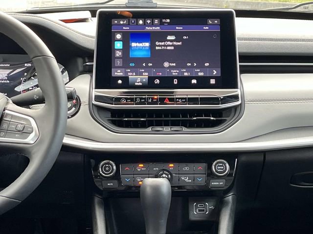 Used 2025 Jeep Compass Limited image 15