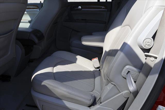 Used 2011 Buick Enclave CXL image 22