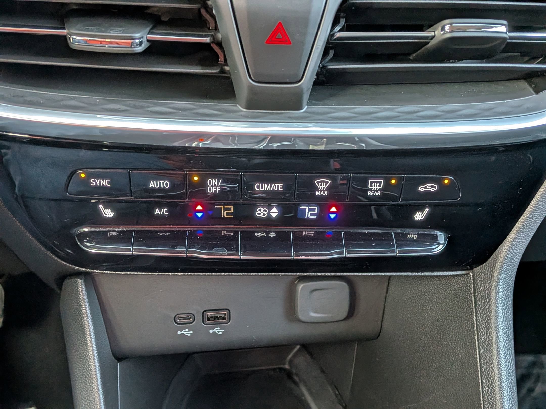 Certified 2024 Buick Encore GX Avenir w/ Avenir Convenience Package image 30