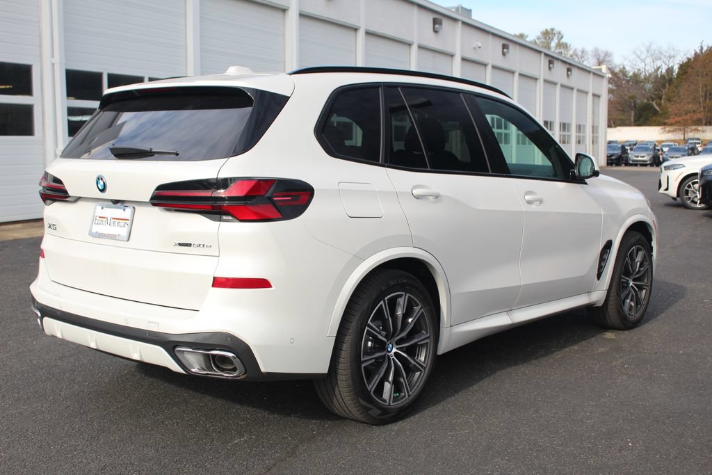 New 2026 BMW X5 xDrive50e w/ M Sport Package AWD/4WD image 9