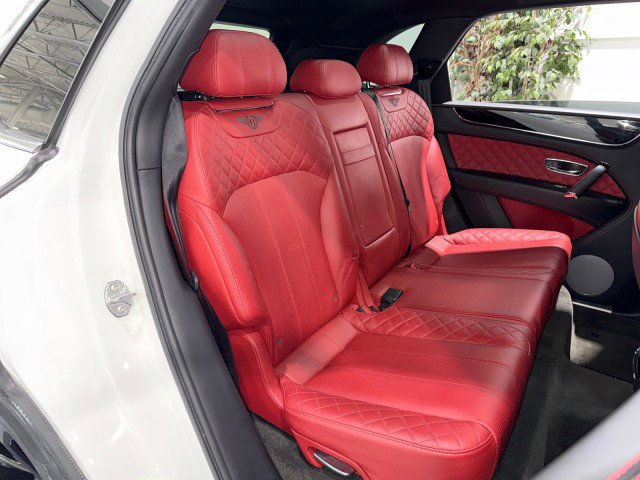 Used 2018 Bentley Bentayga image 57