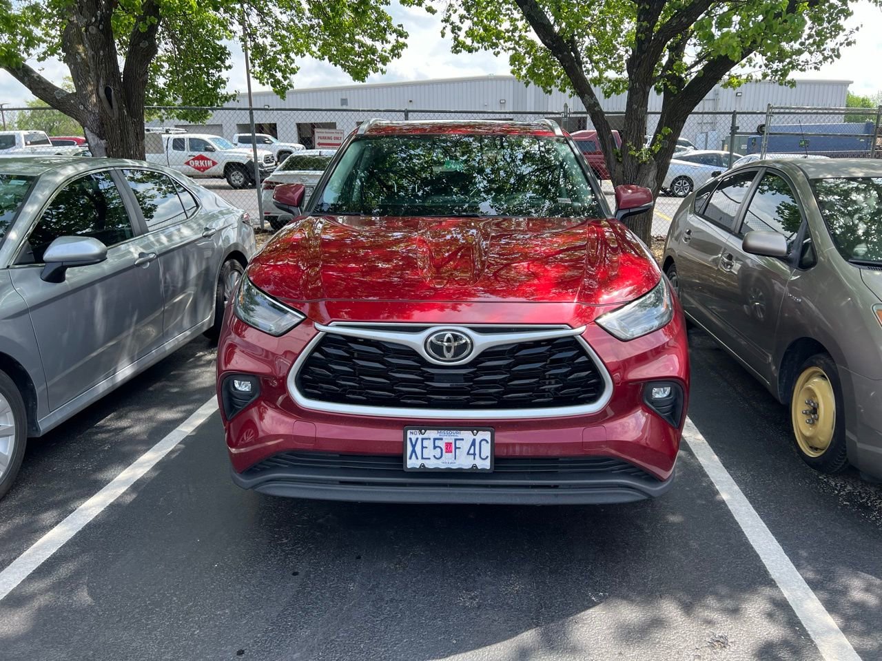 Used 2023 Toyota Highlander XLE image 2