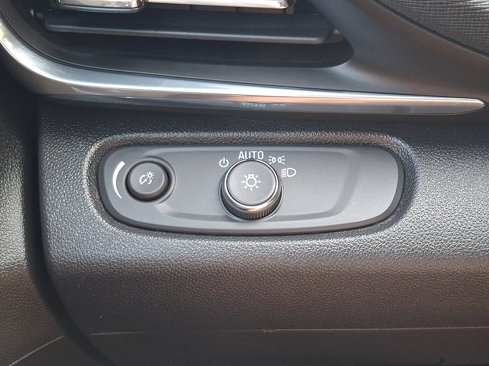 Used 2025 Buick Envista Preferred w/ Convenience I Package FWD image 25