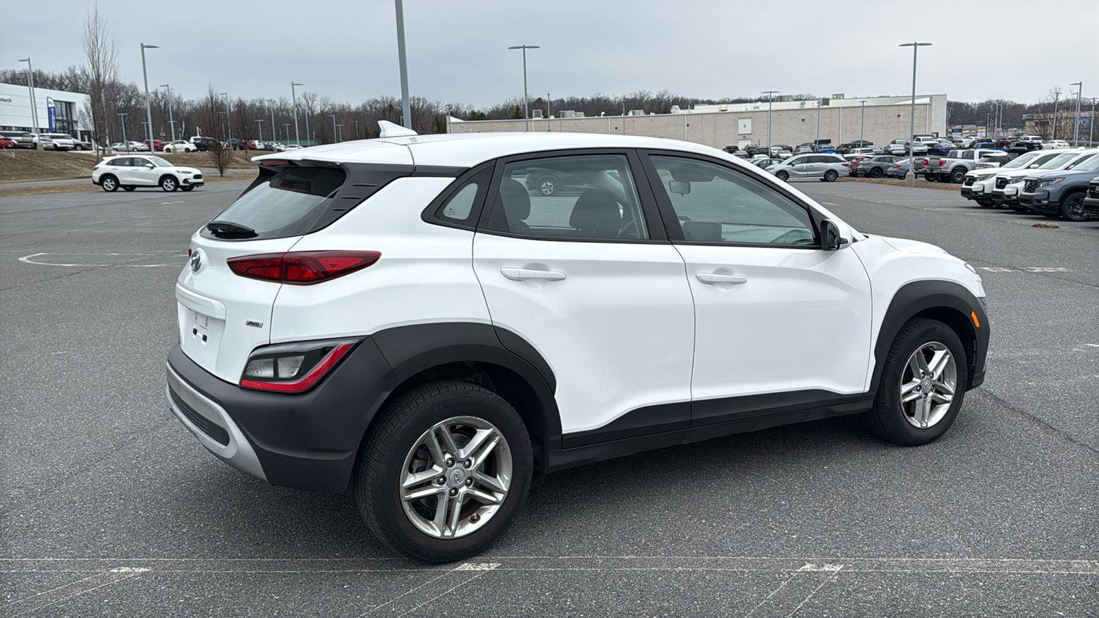 Used 2023 Hyundai Kona SE w/ Cargo Package image 5