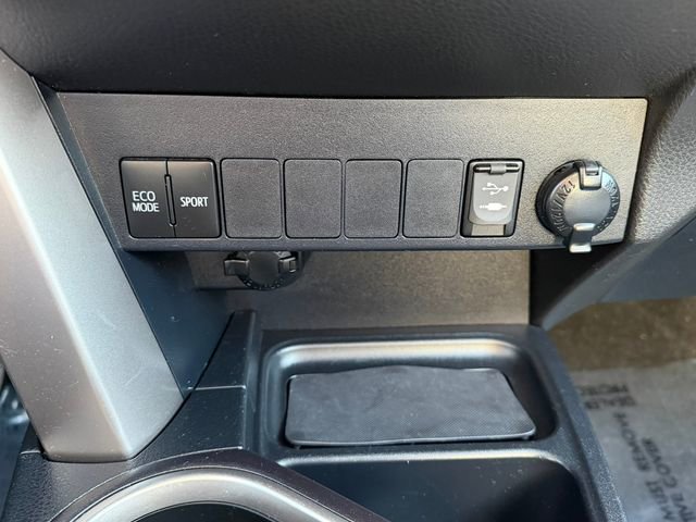 Used 2017 Toyota RAV4 XLE AWD/4WD image 24