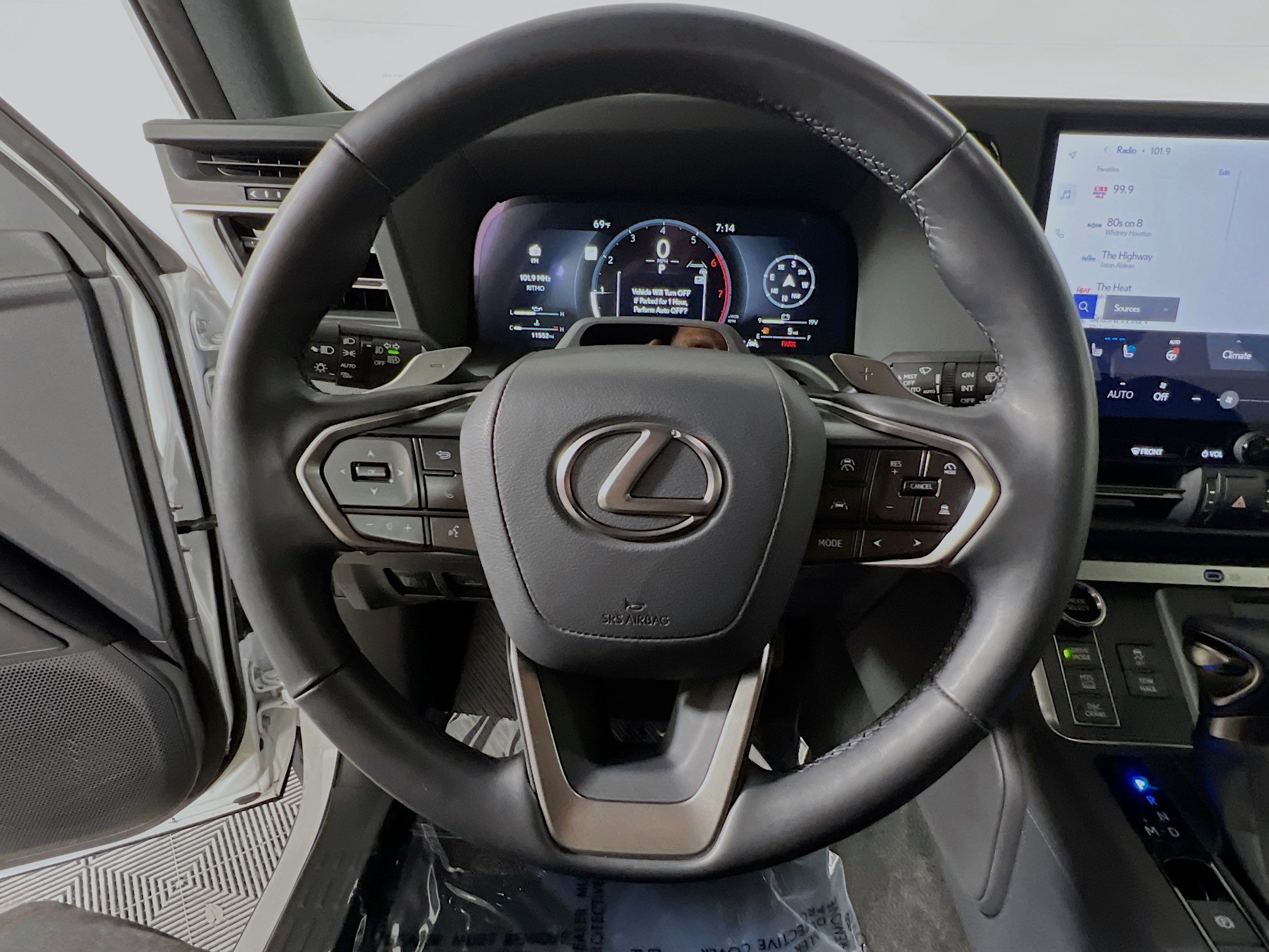 Used 2025 Lexus GX 550 image 18