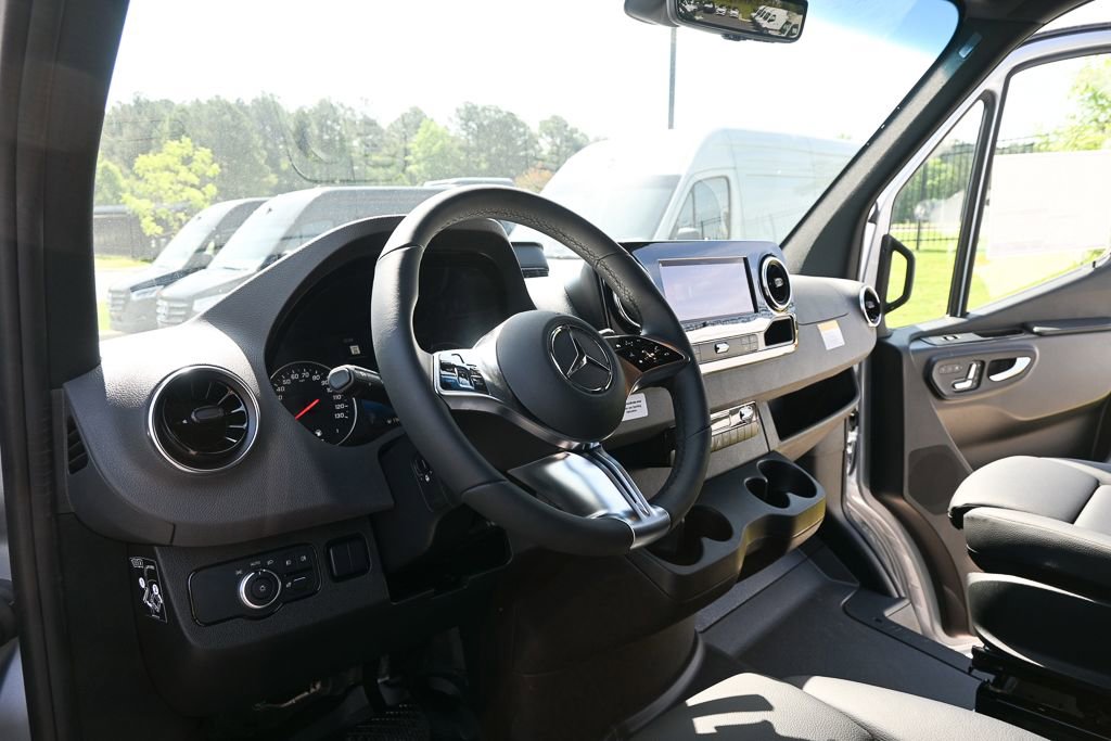Used 2025 Mercedes-Benz Sprinter 2500 image 6