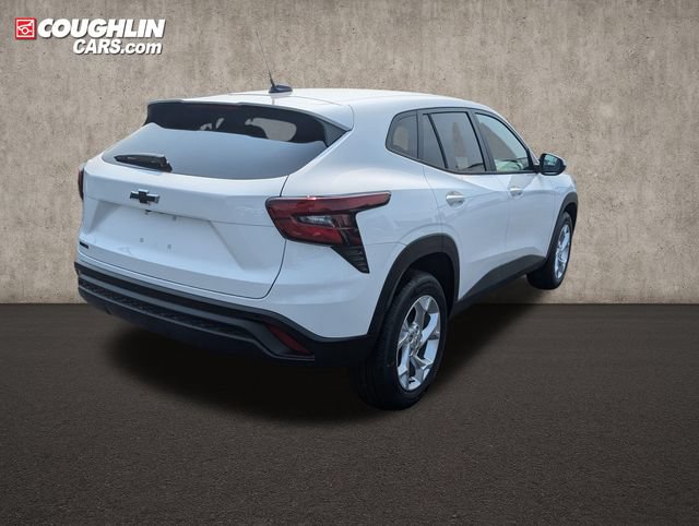 New 2026 Chevrolet Trax LS w/ LS Convenience Package FWD image 7