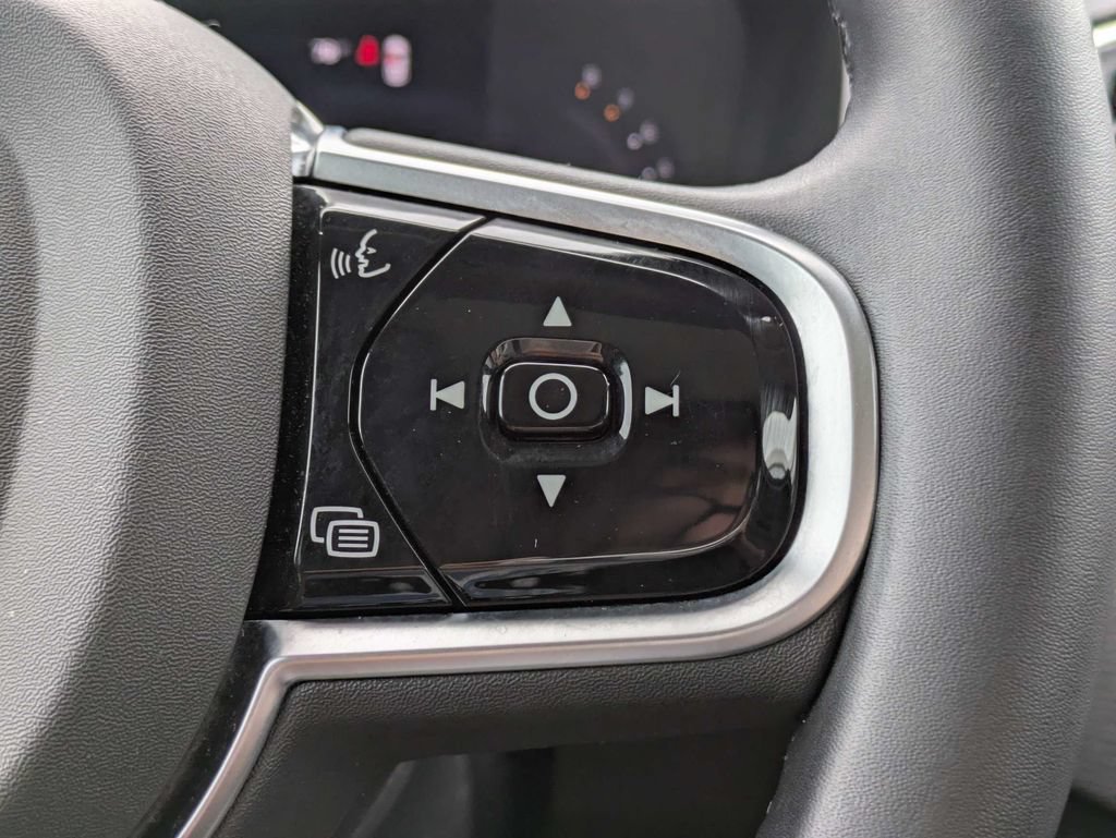 Certified 2025 Volvo XC90 B5 Core AWD/4WD image 37