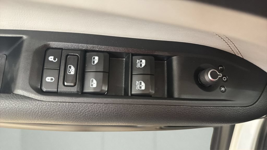 Used 2024 Jeep Compass Limited AWD/4WD image 15