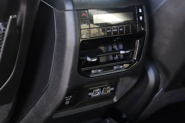 Used 2024 Jeep Grand Cherokee L Limited w/ Luxury Tech Group II image 19