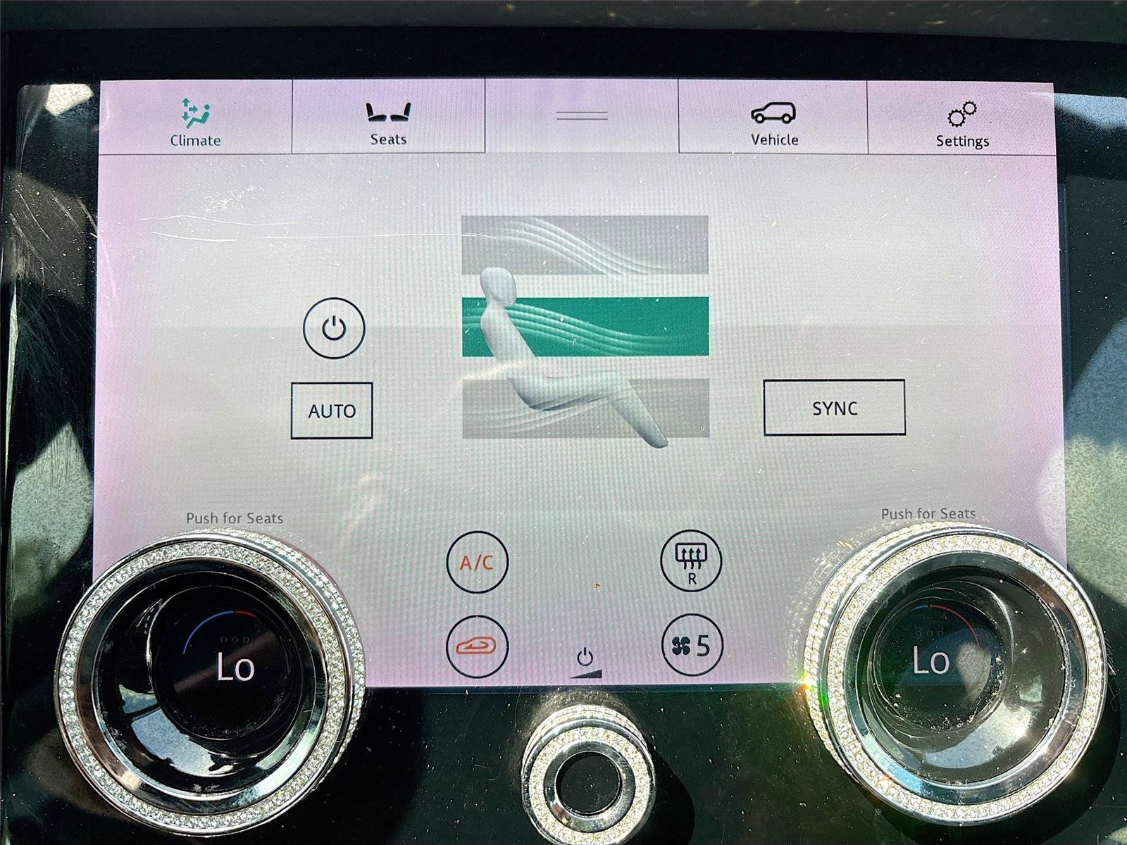 Used 2019 Land Rover Range Rover Velar R-Dynamic SE AWD/4WD image 16