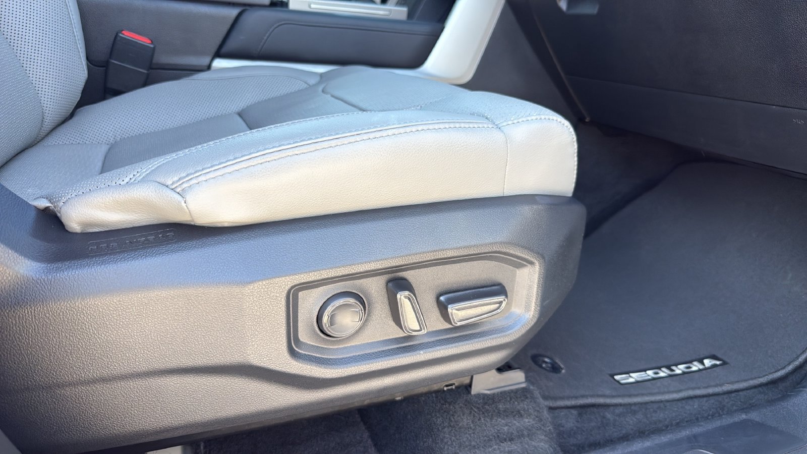 Used 2024 Toyota Sequoia Limited AWD/4WD image 24