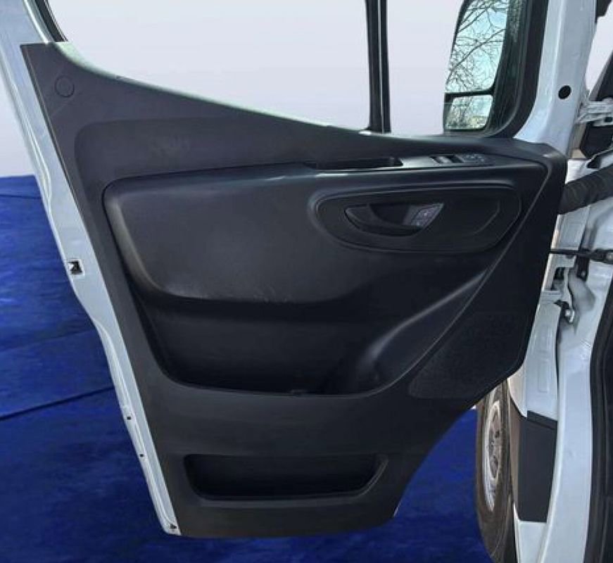 Used 2022 Mercedes-Benz Sprinter 2500 image 16