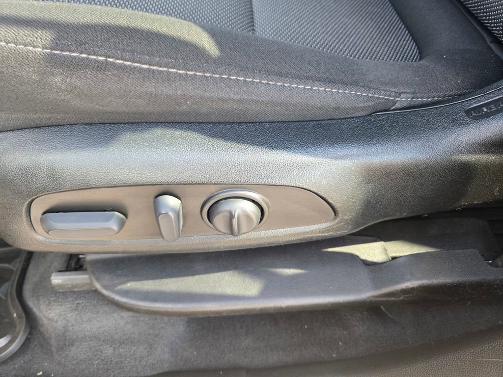 Used 2023 Chevrolet Traverse LT w/ Midnight/Sport Edition image 13