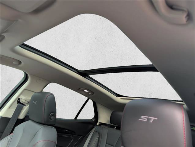 Used 2023 Buick Envision Essence w/ Technology Package I AWD/4WD image 19