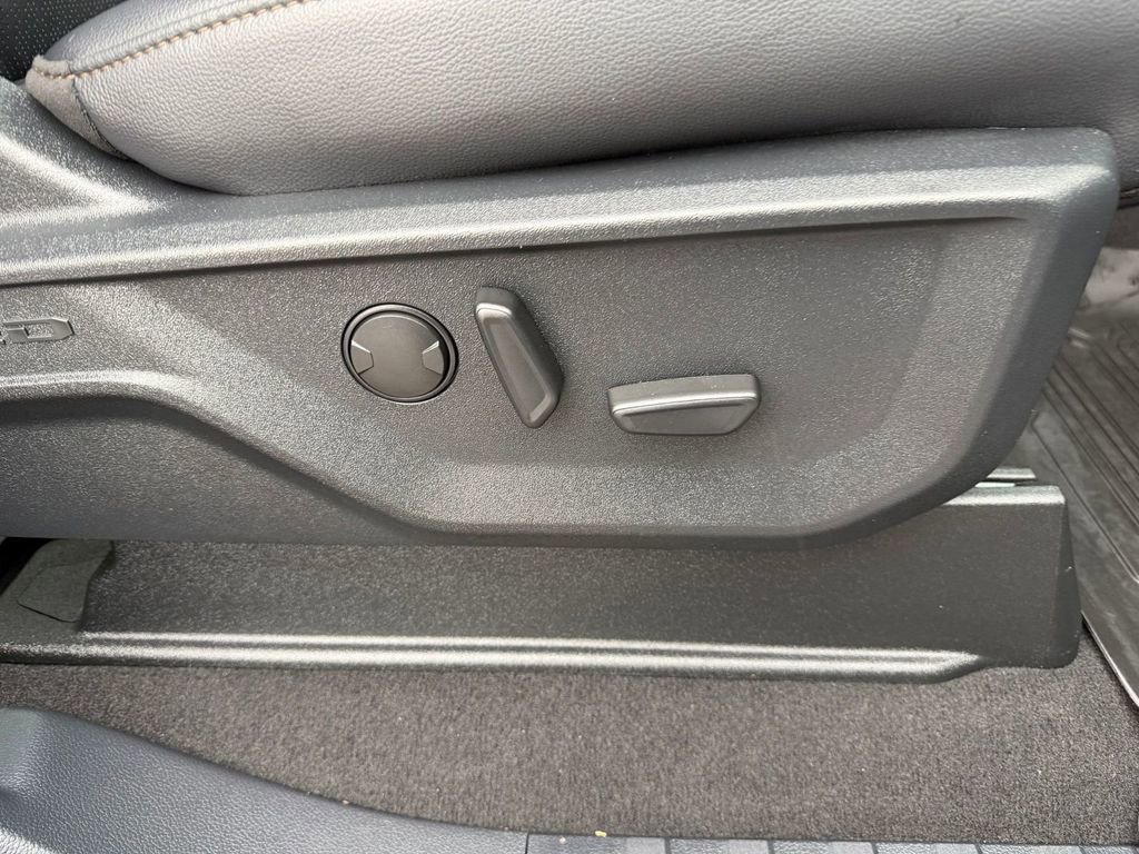 Used 2025 Ford F250 Lariat w/ Chrome Package image 45