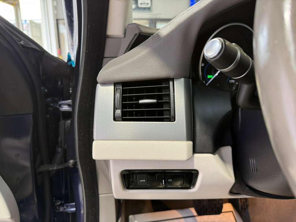 Used 2018 Jaguar XF Premium AWD/4WD image 20