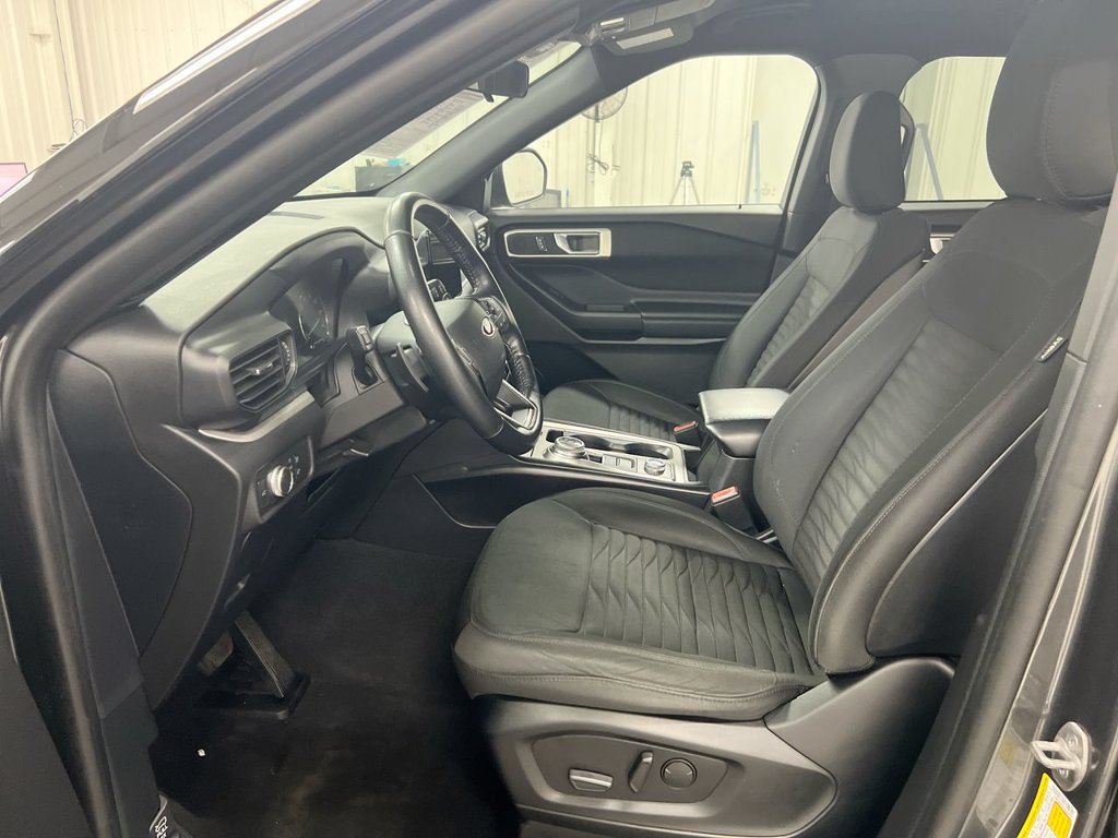 Used 2020 Ford Explorer XLT AWD/4WD image 19