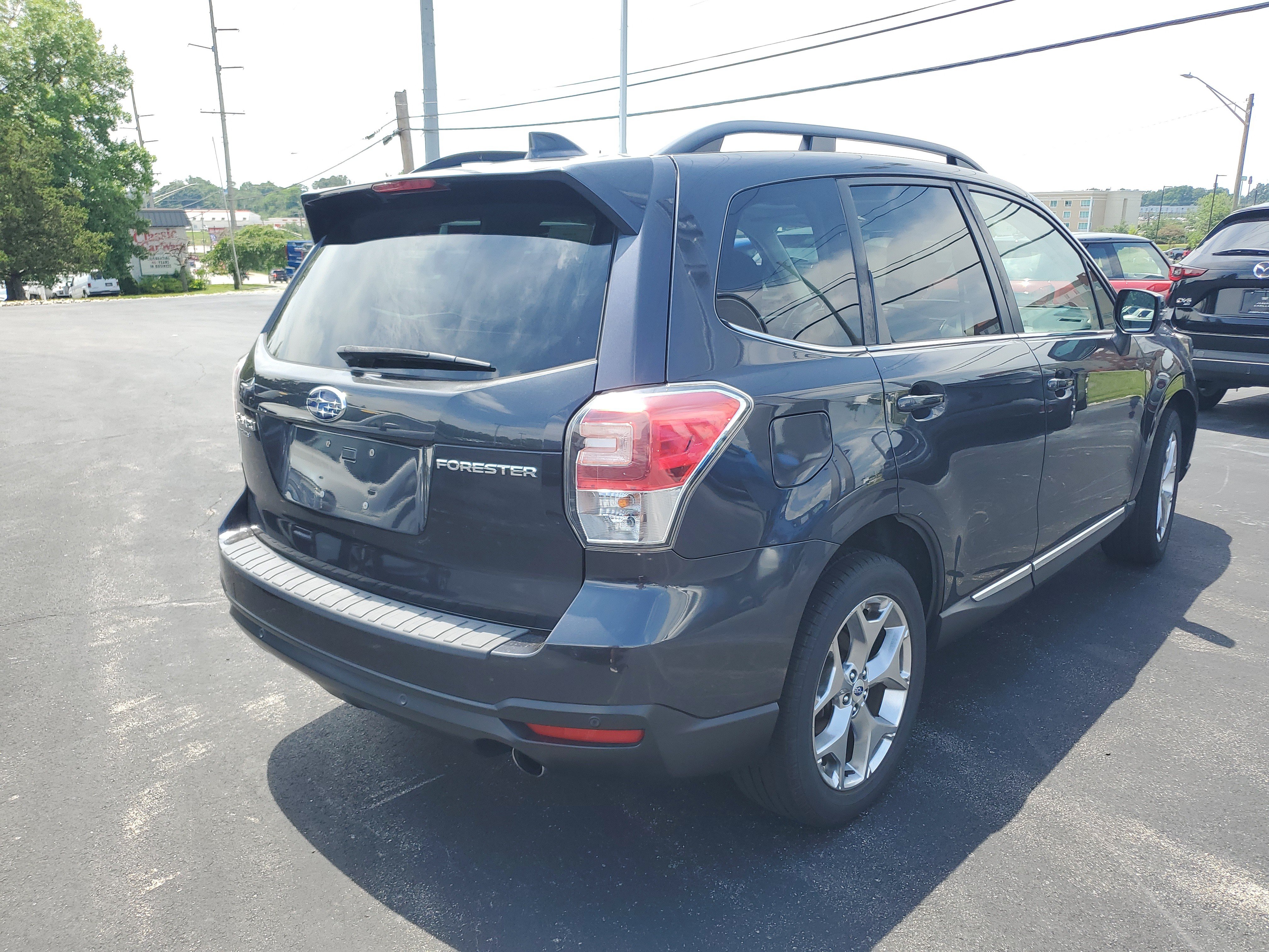 Used 2018 Subaru Forester 2.5i Touring w/ Popular Package #3B AWD/4WD image 3