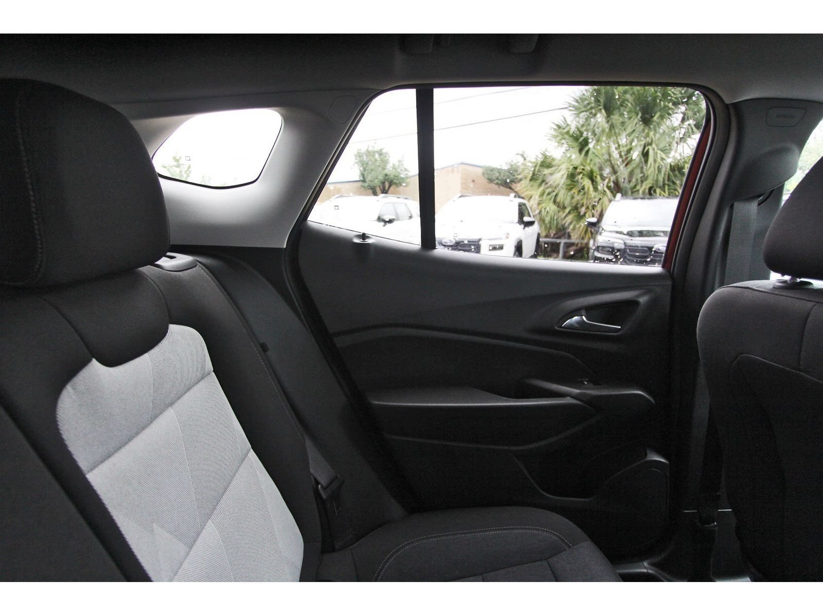 Used 2024 Chevrolet Trax LS w/ LS Convenience Package FWD image 12
