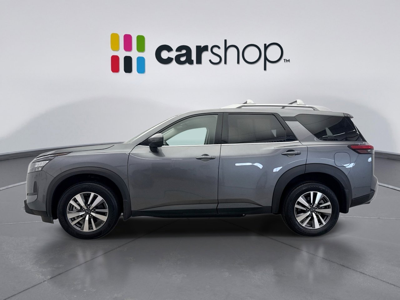 Used 2025 Nissan Pathfinder SL image 2