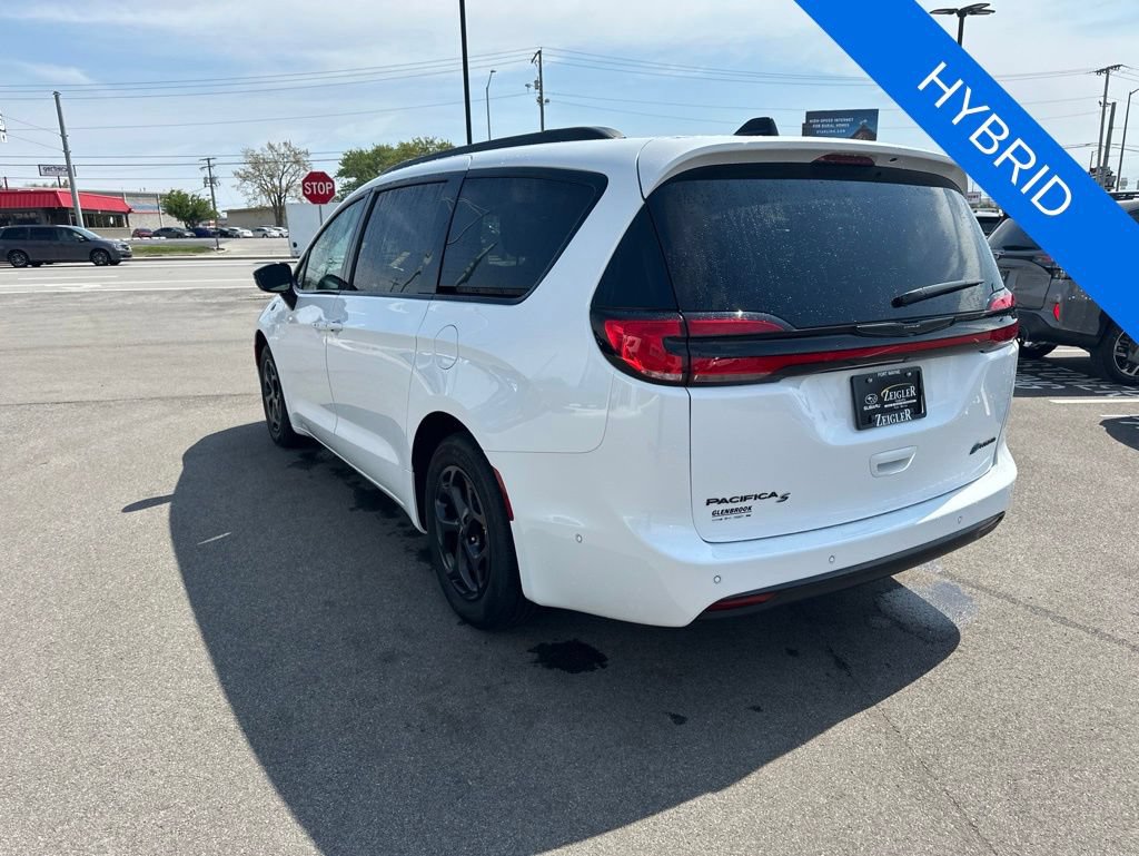 Used 2024 Chrysler Pacifica Premium FWD image 5