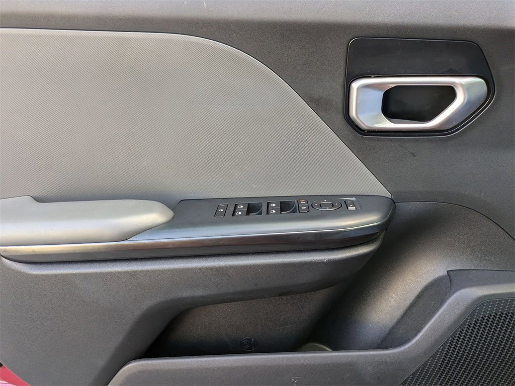 Used 2025 Kia K4 LXS image 11