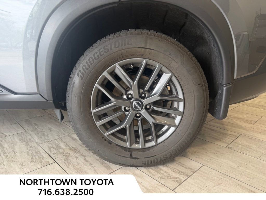 Used 2023 Nissan Rogue S image 7