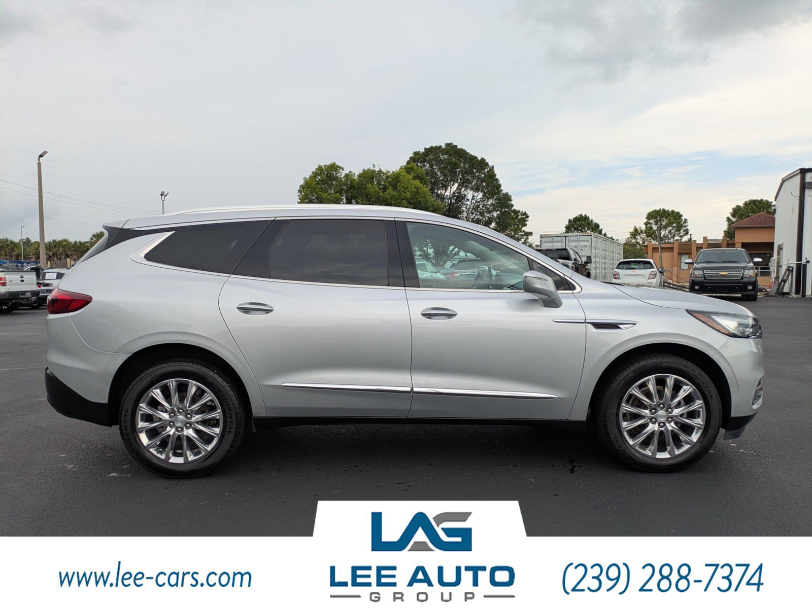 Used 2020 Buick Enclave Essence w/ Sound and Sites Package FWD image 2