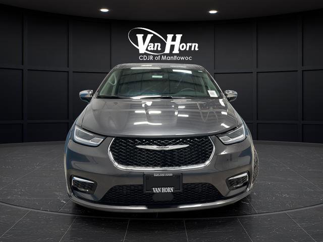 Used 2023 Chrysler Pacifica Limited w/ Uconnect Theater Family Group FWD image 8
