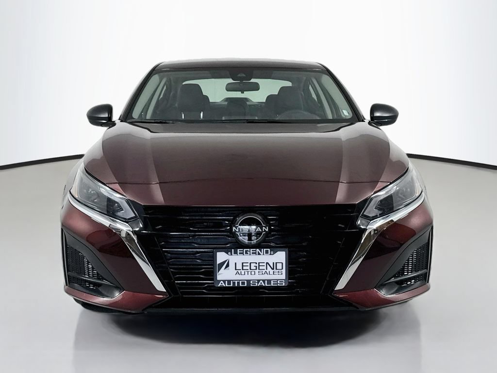 Used 2024 Nissan Altima 2.5 SV FWD image 2