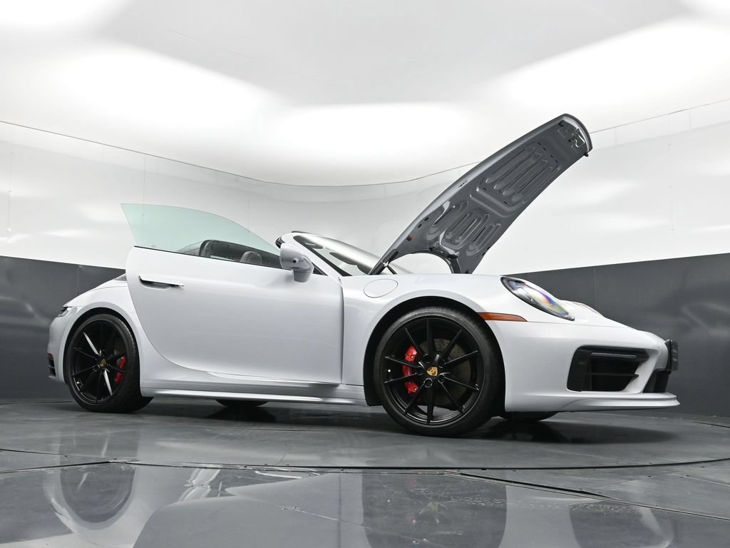 Certified 2024 Porsche 911 Targa 4S w/ Premium Package AWD/4WD image 32