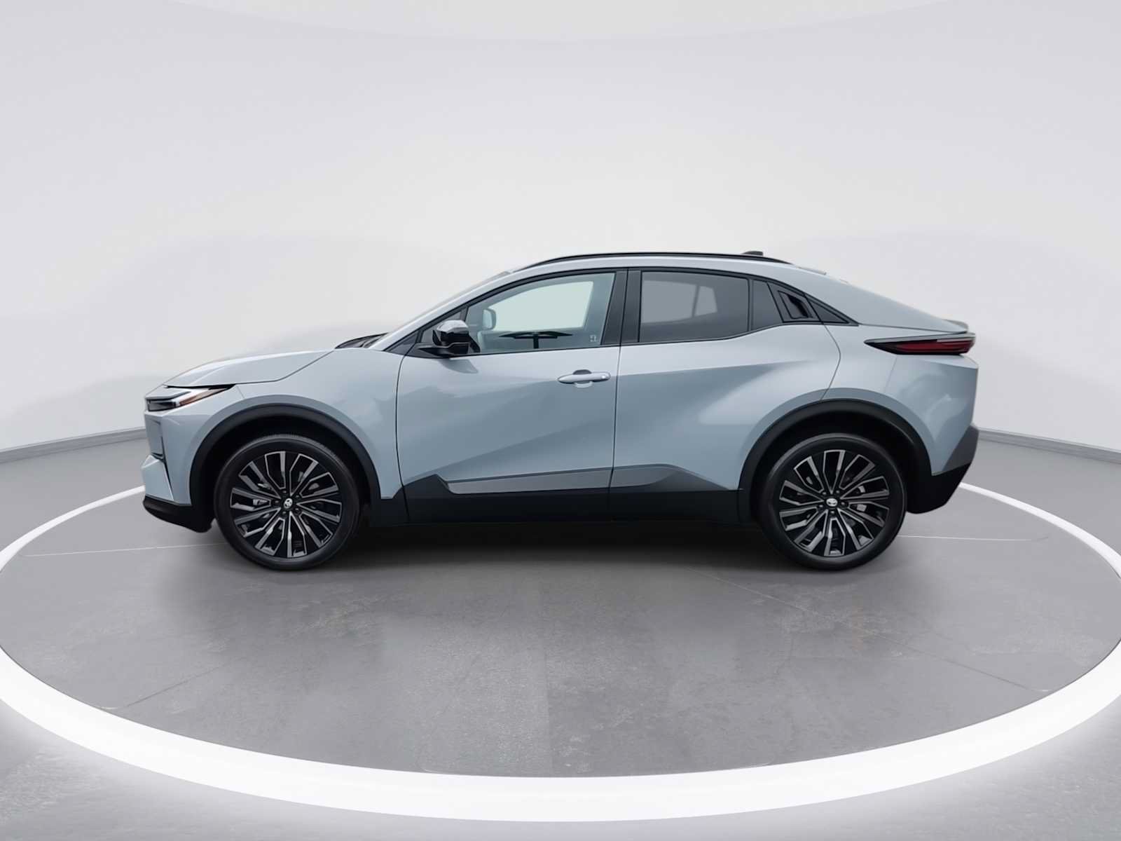 Used 2026 Toyota C-HR AWD/4WD image 4