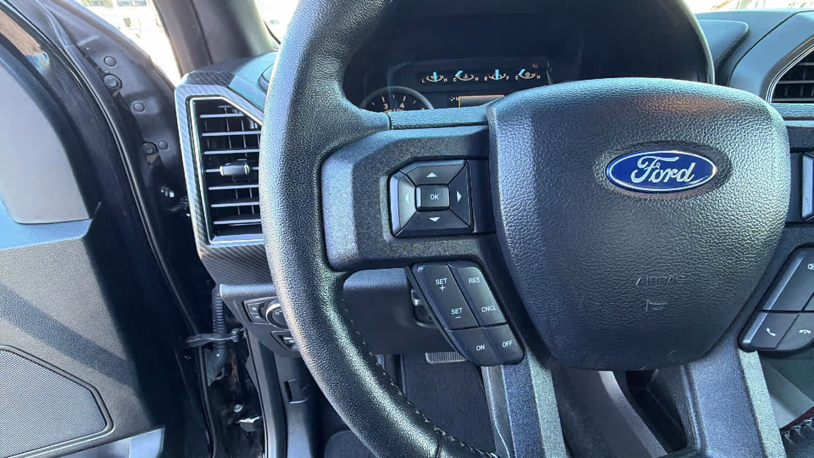 Used 2018 Ford F150 XLT w/ Equipment Group 302A Luxury image 19