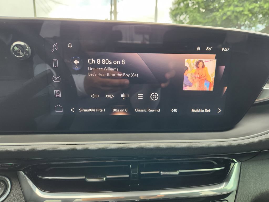 Used 2025 Buick Envista Sport Touring w/ Convenience II Package FWD image 16