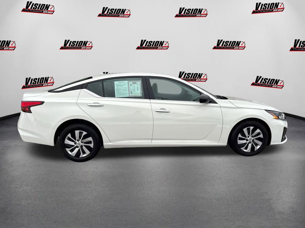 Certified 2025 Nissan Altima 2.5 S image 4