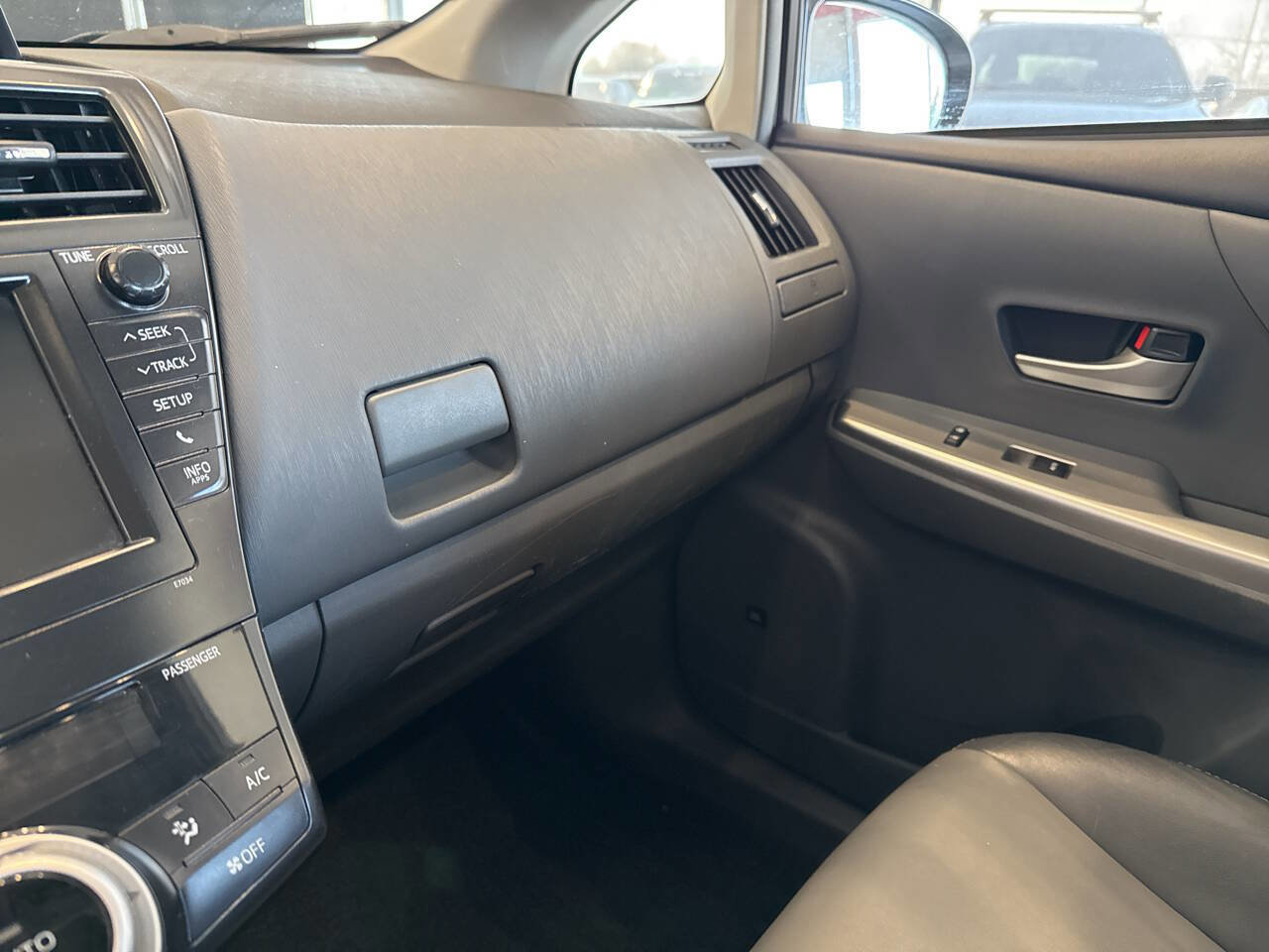 Used 2014 Toyota Prius V Five image 25