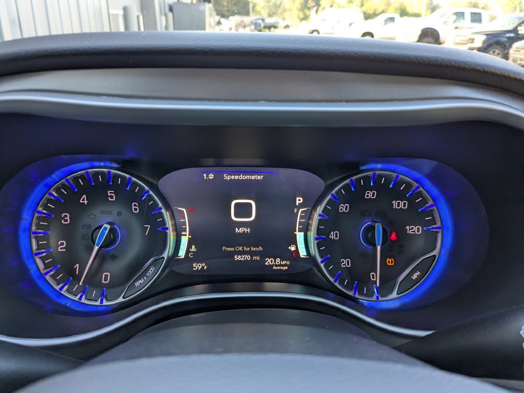 Used 2024 Chrysler Pacifica Touring-L FWD image 11