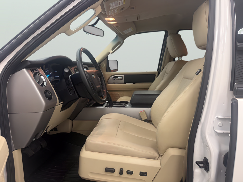 Used 2017 Ford Expedition XLT w/ Equipment Group 202A RWD image 11